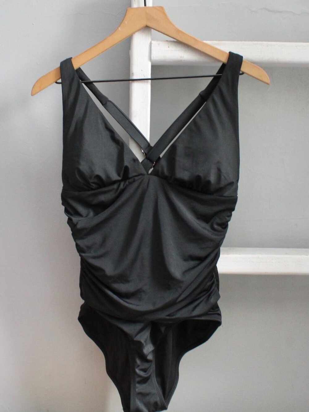 Anne Cole V-Neck XBack One-Piece Tummy Control Swimsuit Black Size 10
